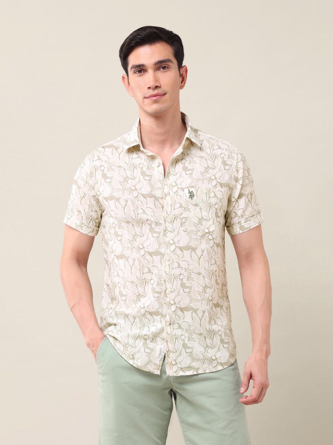 U.S. Polo Assn. Men Classic Slim Fit Spread Collar Floral Printed Cotton Casual Shirt, Beige
U.S. Polo Assn. Men Classic Slim Fit Spread Collar Floral Printed Cotton Casual Shirt, Beige