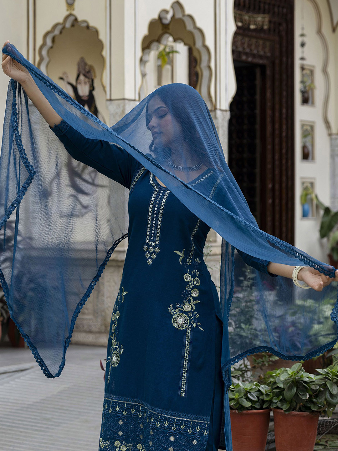 Anouk Blue Floral Embroidered V-Neck Cotton Silk Straight Kurta With Trouser & Dupatta
Anouk Blue Floral Embroidered V-Neck Cotton Silk Straight Kurta With Trouser & Dupatta