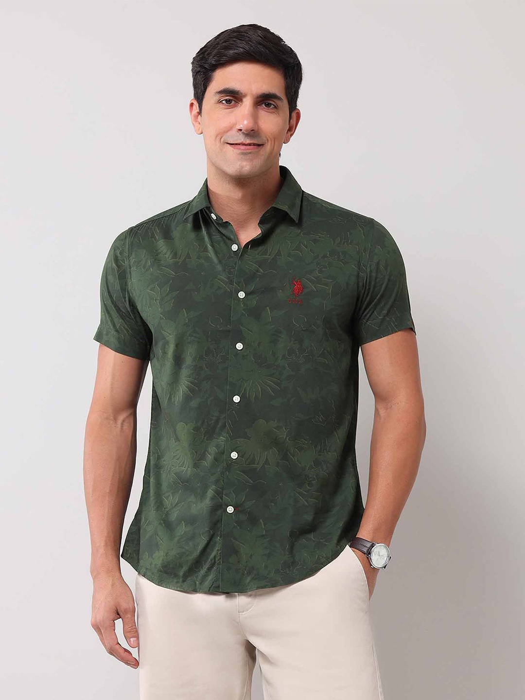U.S. Polo Assn. Denim Co. Men Slim Fit Spread Collar Floral Printed Cotton Casual Shirt, Olive
U.S. Polo Assn. Denim Co. Men Slim Fit Spread Collar Floral Printed Cotton Casual Shirt, Olive