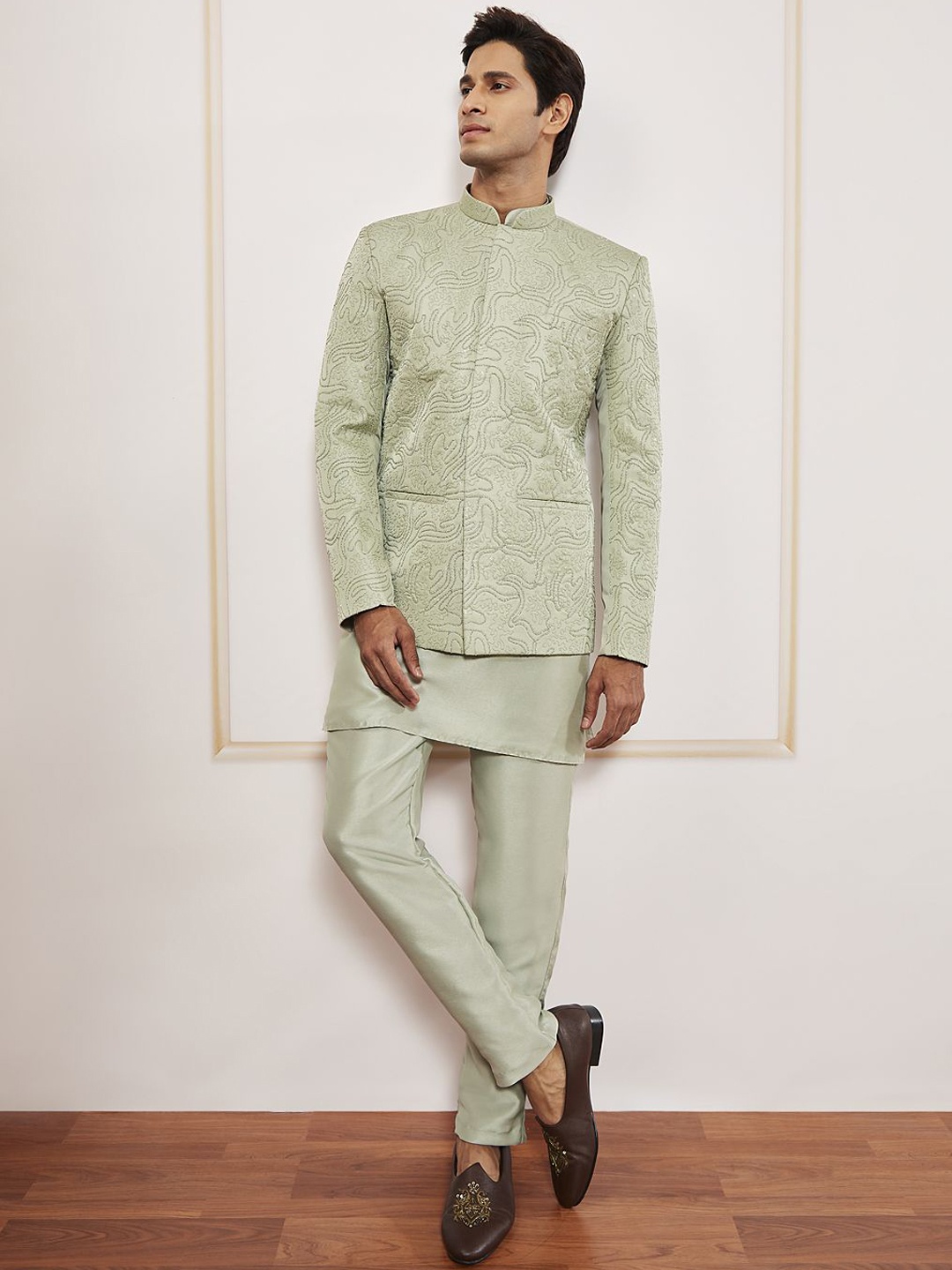 VASTRAMAY Mandarin Collar Straight Kurta With Trousers And Bandhgala Jodhpuri Waistcoat, Sea green
VASTRAMAY Mandarin Collar Straight Kurta With Trousers And Bandhgala Jodhpuri Waistcoat, Sea green