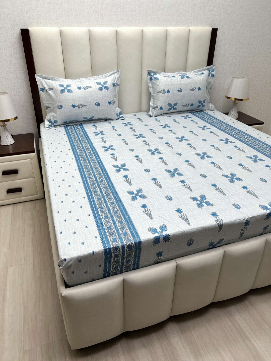 Pure Decor Blue And White Ethnic Motifs Printed 400 TC Queen Bedsheet Set 2.28 m x 2.54 m
Pure Decor Blue And White Ethnic Motifs Printed 400 TC Queen Bedsheet Set 2.28 m x 2.54 m