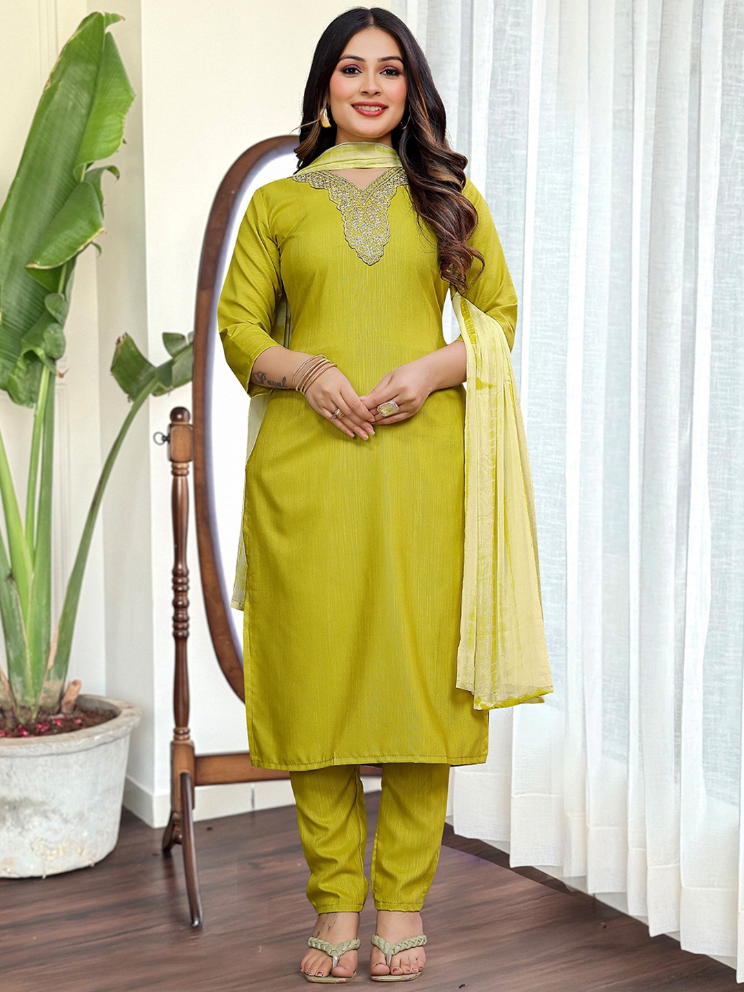 ZIBLON Ethnic Motifs Embroidered Pure Silk V-Neck Straight Kurta With Trousers And Dupatta, Yellow
ZIBLON Ethnic Motifs Embroidered Pure Silk V-Neck Straight Kurta With Trousers And Dupatta, Yellow