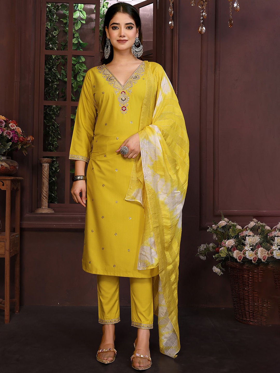 DIVASTRI Floral Embroidered Sequined V-Neck Straight Kurta With Trousers & Dupatta, Yellow
DIVASTRI Floral Embroidered Sequined V-Neck Straight Kurta With Trousers & Dupatta, Yellow