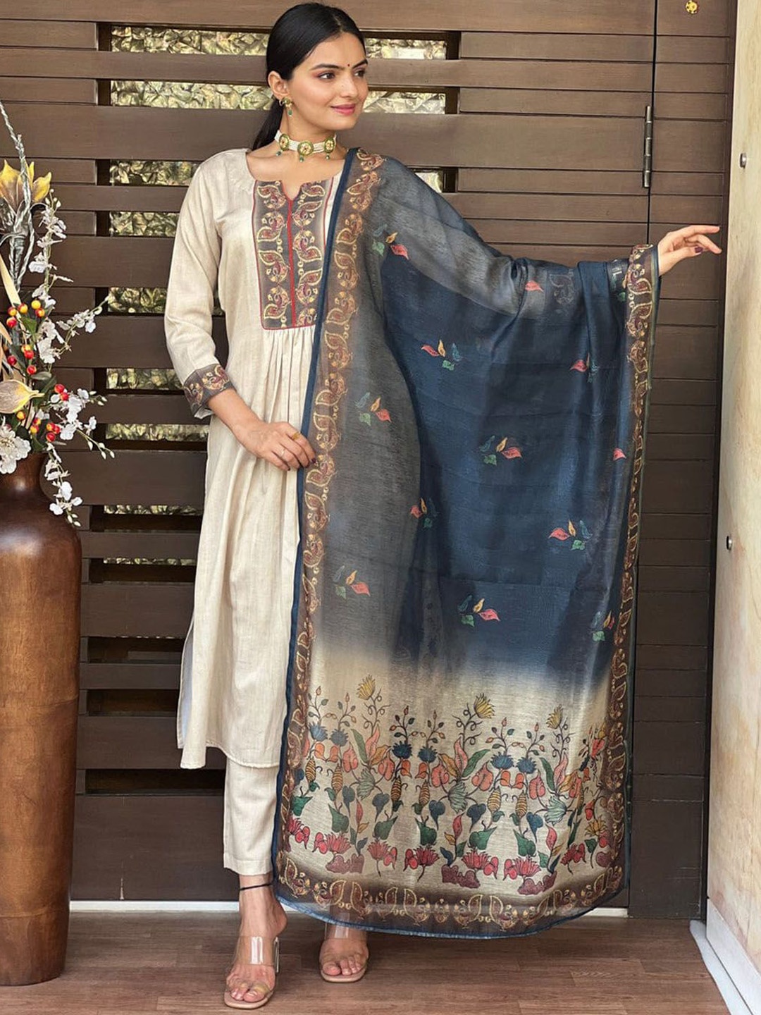 BLACK SCISSOR Floral Printed Notch-Neck Straight Kurta With Trousers And Dupatta, Off white
BLACK SCISSOR Floral Printed Notch-Neck Straight Kurta With Trousers And Dupatta, Off white