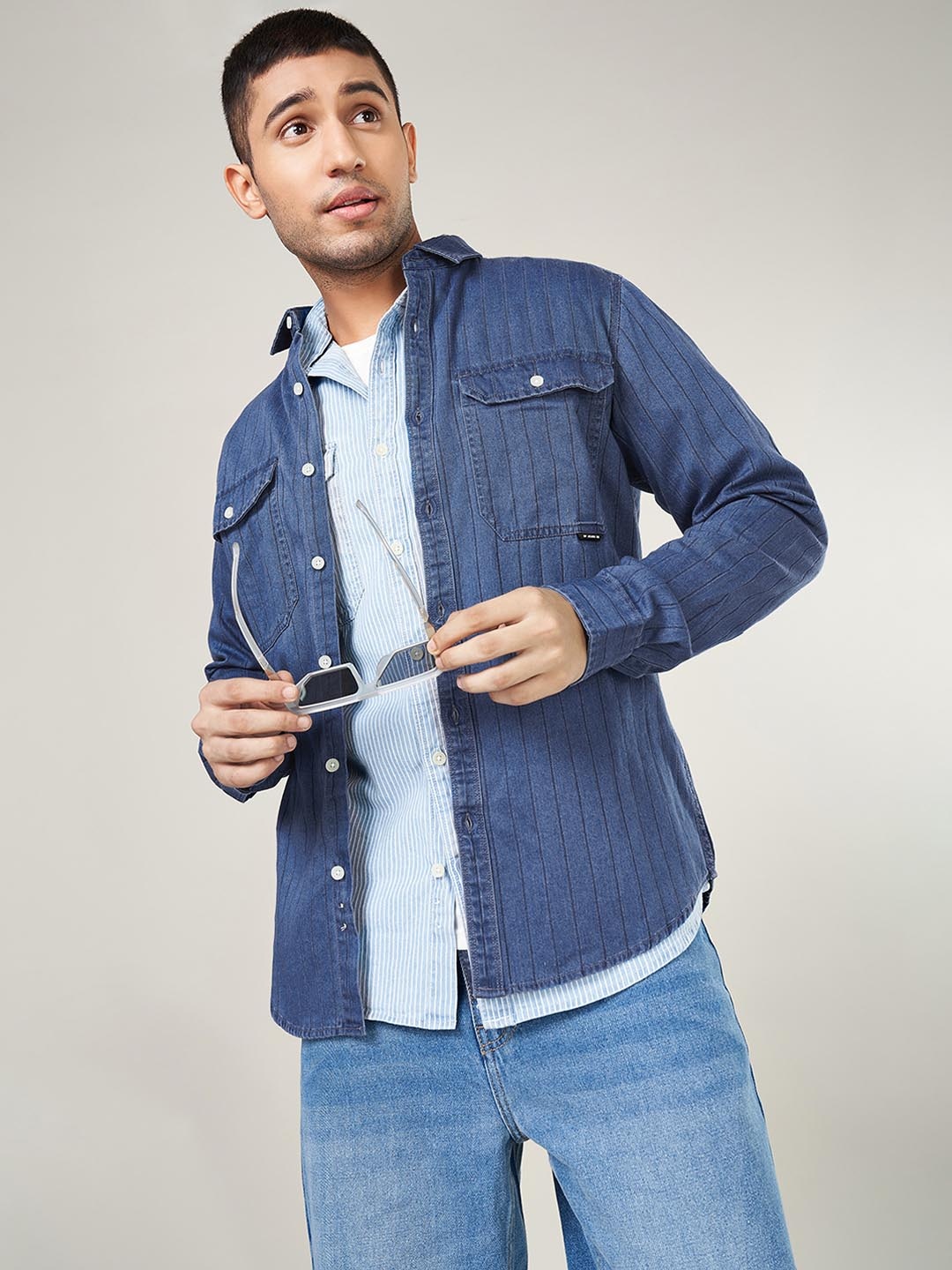 SF JEANS by Pantaloons Men Spread Collar Vertical Striped Cotton Casual Shirt, Blue
SF JEANS by Pantaloons Men Spread Collar Vertical Striped Cotton Casual Shirt, Blue
