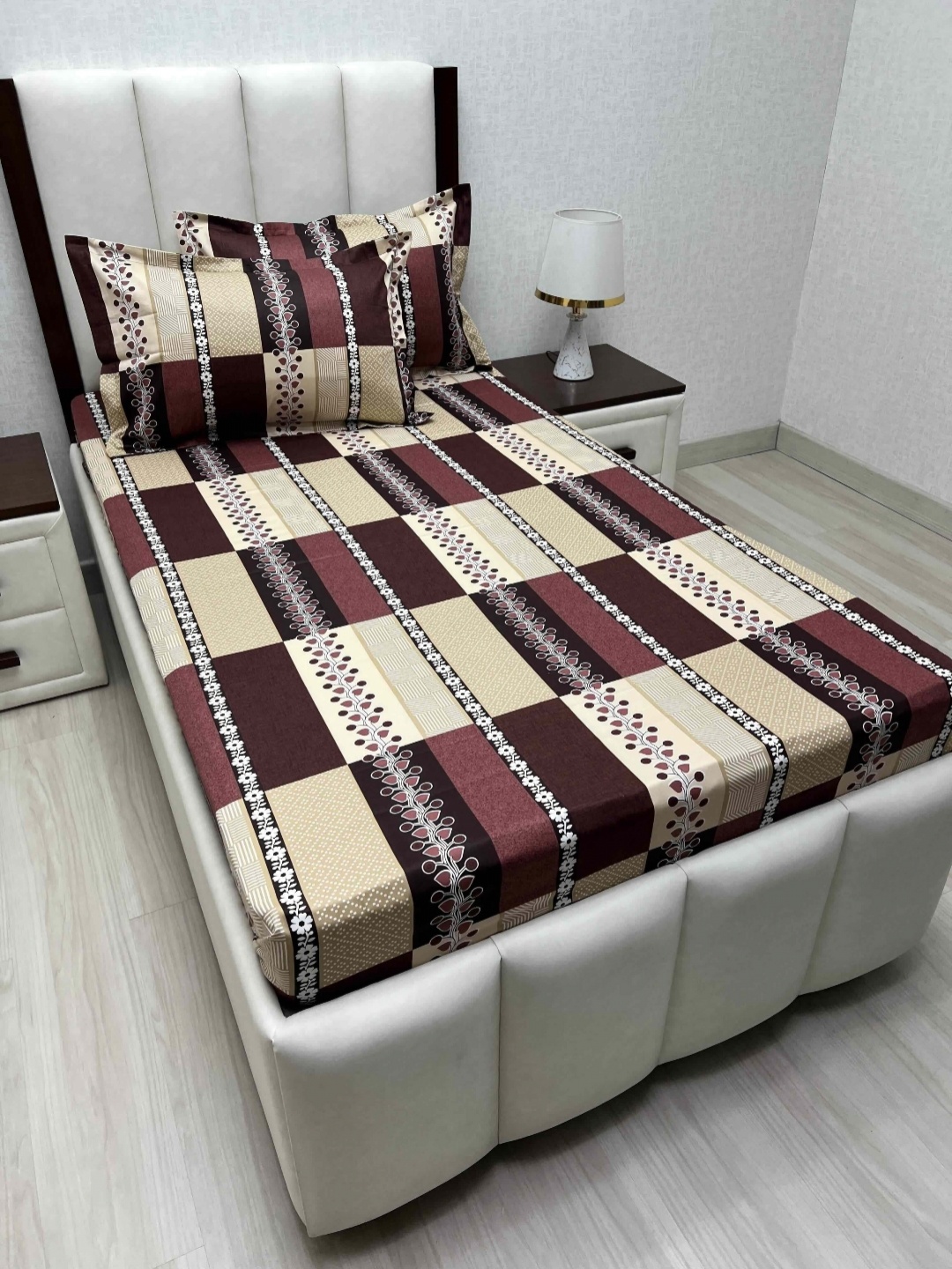 Pure Decor Maroon And Beige Floral Printed 330 TC Single Bedsheet Set 1.73 m x 2.36 m
Pure Decor Maroon And Beige Floral Printed 330 TC Single Bedsheet Set 1.73 m x 2.36 m