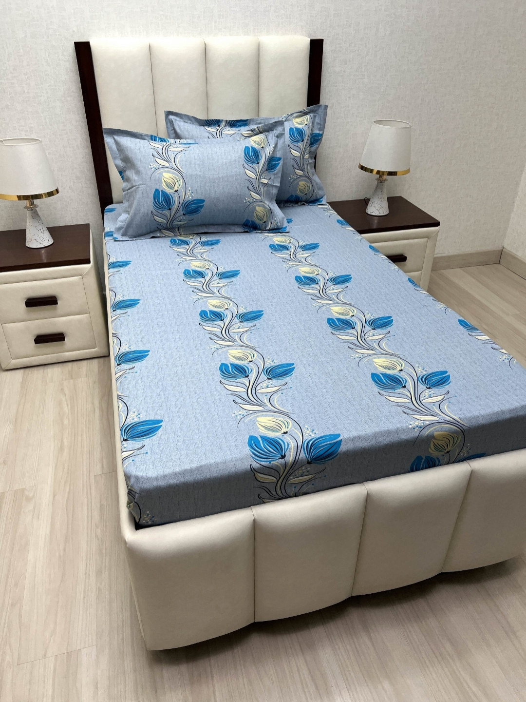 Pure Decor Lounge Fur Blue Printed 330 TC Pure Cotton Single Bedsheet Set 1.73 m x 2.36 m
Pure Decor Lounge Fur Blue Printed 330 TC Pure Cotton Single Bedsheet Set 1.73 m x 2.36 m