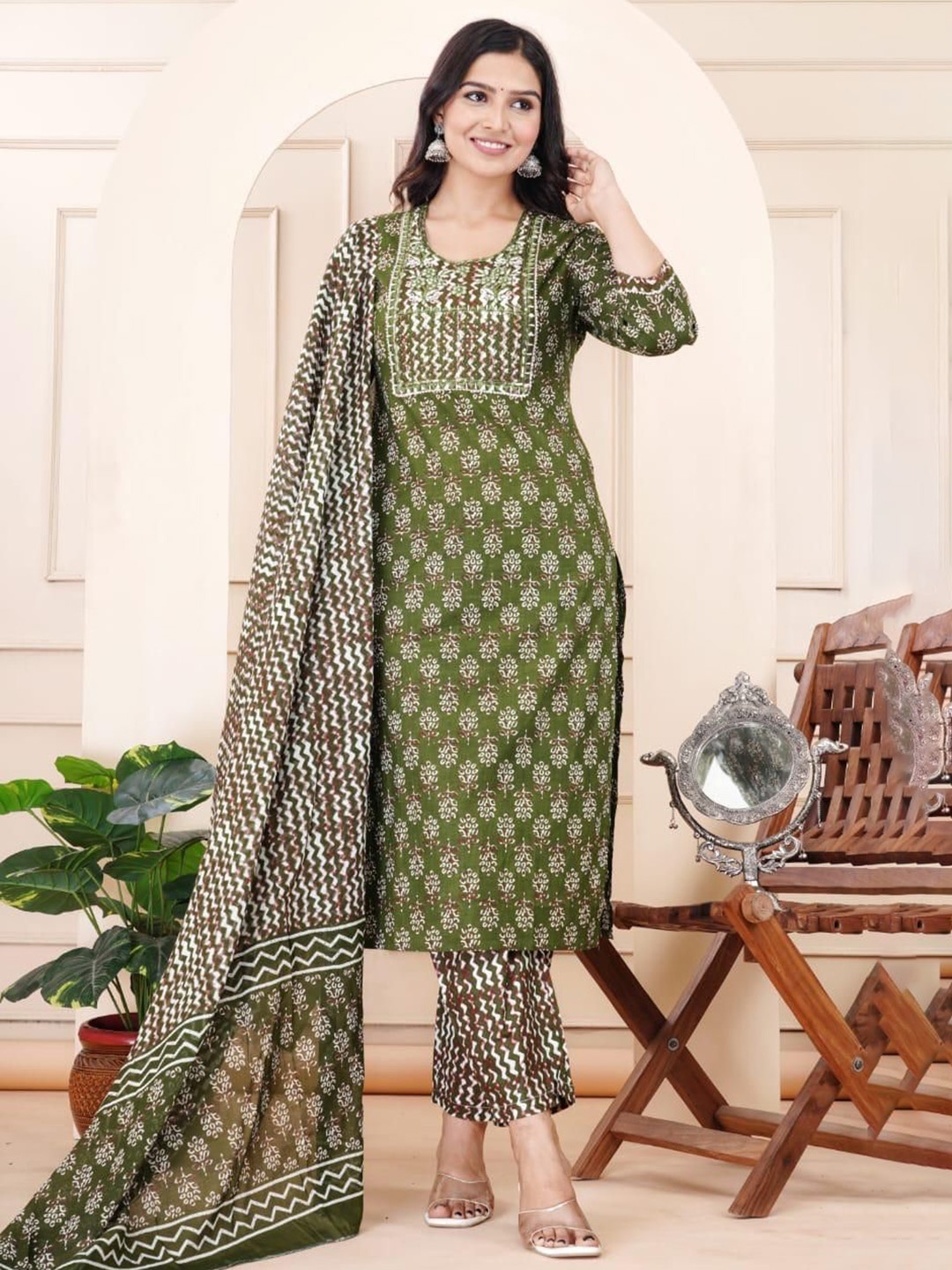 hirangana Floral Printed Sequnnied Pure Cotton Straight Kurta With Trousers & Dupatta, Green
hirangana Floral Printed Sequnnied Pure Cotton Straight Kurta With Trousers & Dupatta, Green