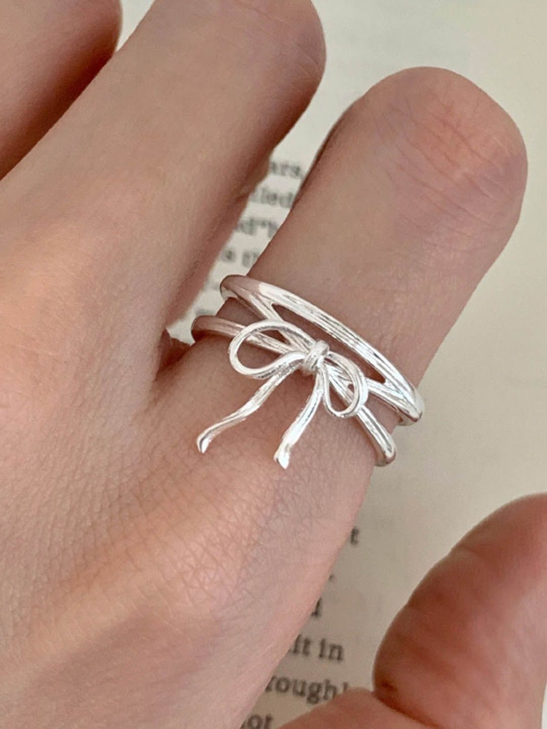 StyleCast Elegant Silver Toned Textured Finger Ring
StyleCast Elegant Silver Toned Textured Finger Ring