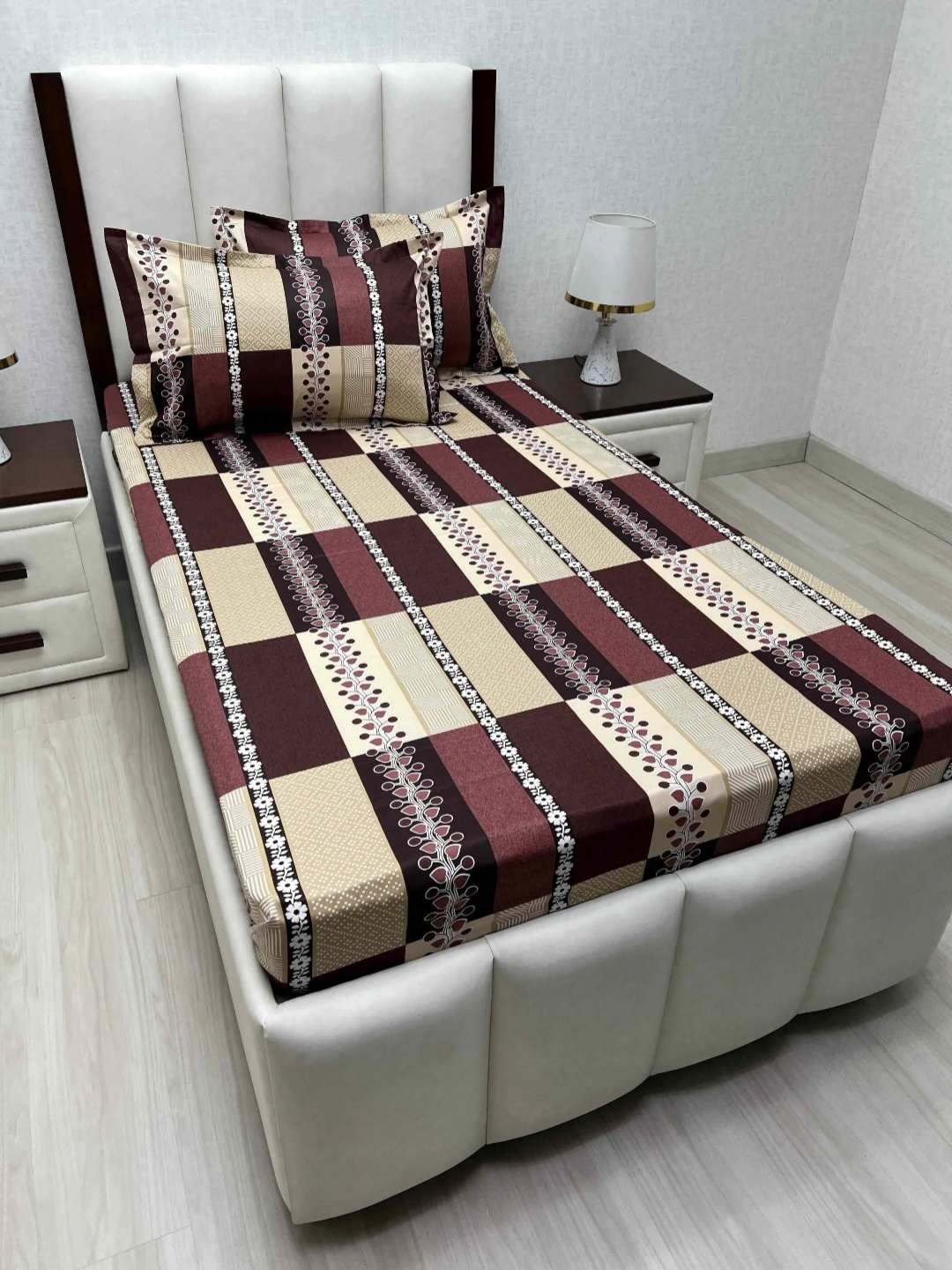 Pure Decor Lounge Fur Maroon Printed Pure Cotton 260 TC Single Bedsheet Set 1.73m x 2.36m
Pure Decor Lounge Fur Maroon Printed Pure Cotton 260 TC Single Bedsheet Set 1.73m x 2.36m