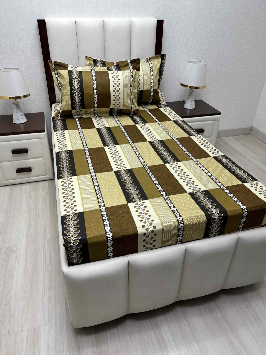 Pure Decor Lounge Fur Brown & White Pure Cotton 330 TC Single Bedsheet Set 1.73 m x 2.36 m
Pure Decor Lounge Fur Brown & White Pure Cotton 330 TC Single Bedsheet Set 1.73 m x 2.36 m