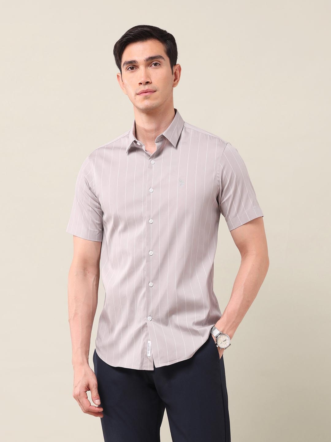 U.S. Polo Assn. Men Classic Slim Fit Spread Collar Vertical Striped Cotton Casual Shirt, Grey
U.S. Polo Assn. Men Classic Slim Fit Spread Collar Vertical Striped Cotton Casual Shirt, Grey