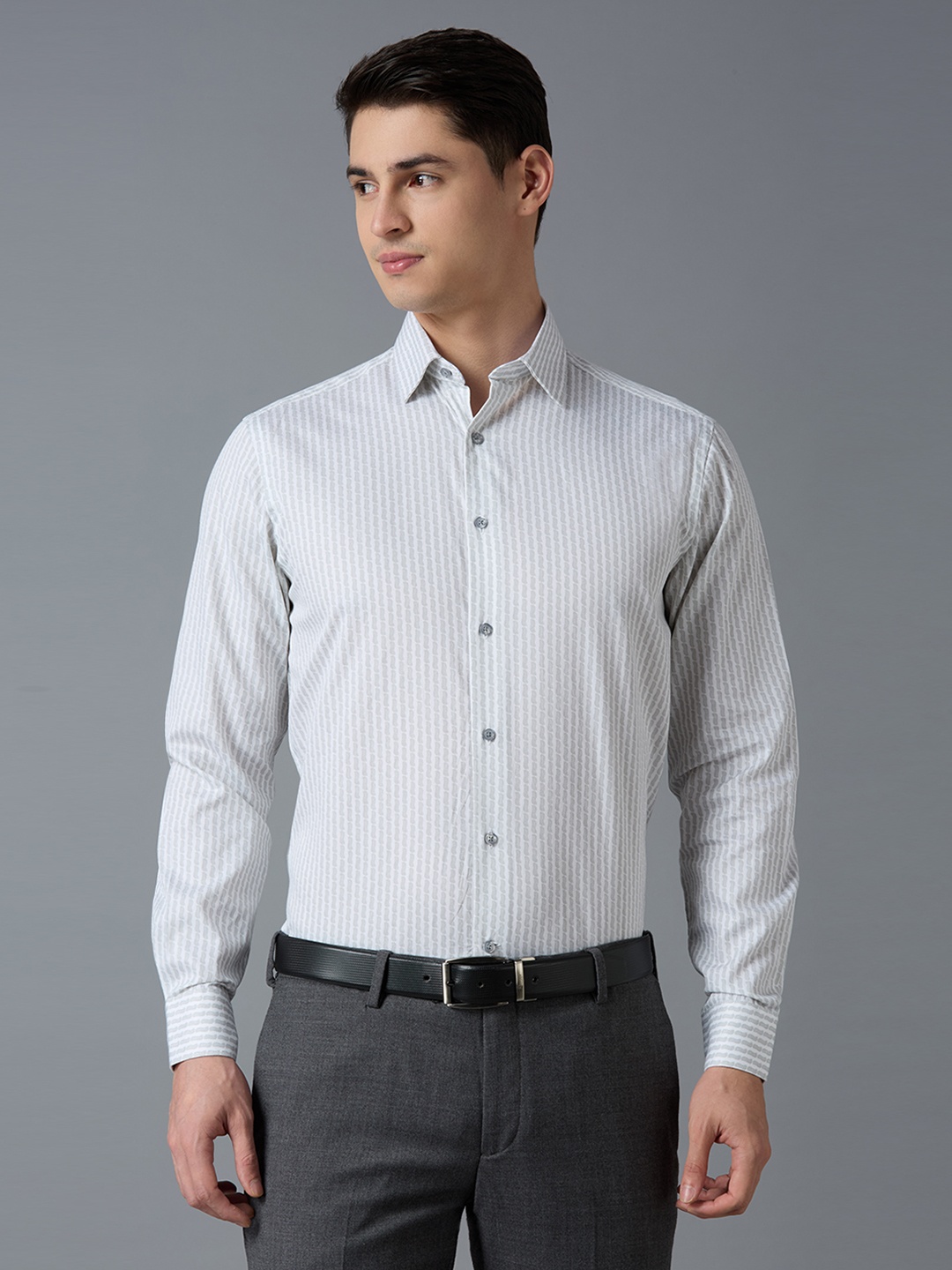 Reid & Taylor Men India Slim Fit Spread Collar Vertical Striped Cotton Formal Shirt, White
Reid & Taylor Men India Slim Fit Spread Collar Vertical Striped Cotton Formal Shirt, White