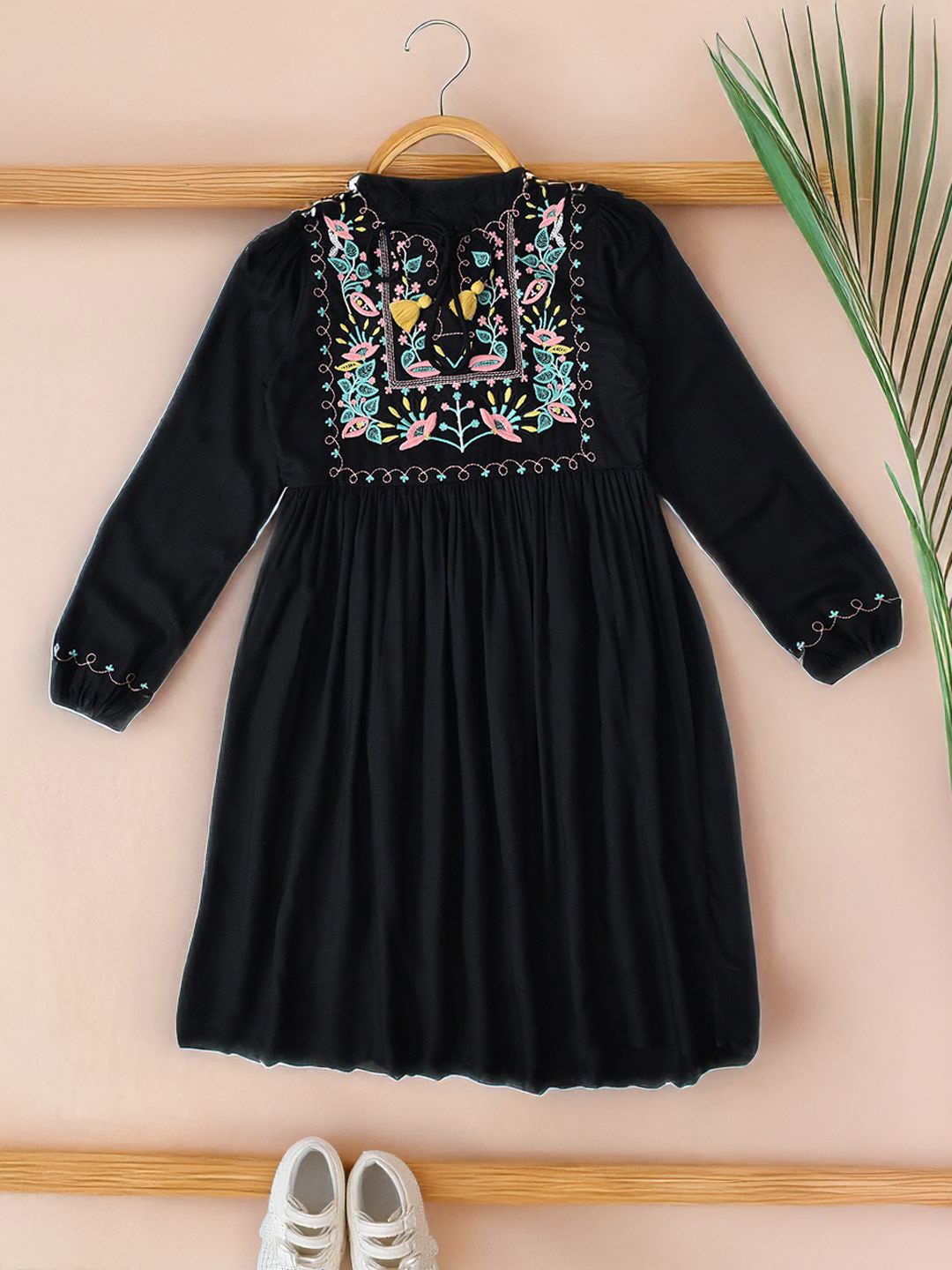 Bella Moda Girls Floral Embroidered Tie-Up Neck Puff Sleeve Cotton Fit & Flare Dress, Black
Bella Moda Girls Floral Embroidered Tie-Up Neck Puff Sleeve Cotton Fit & Flare Dress, Black