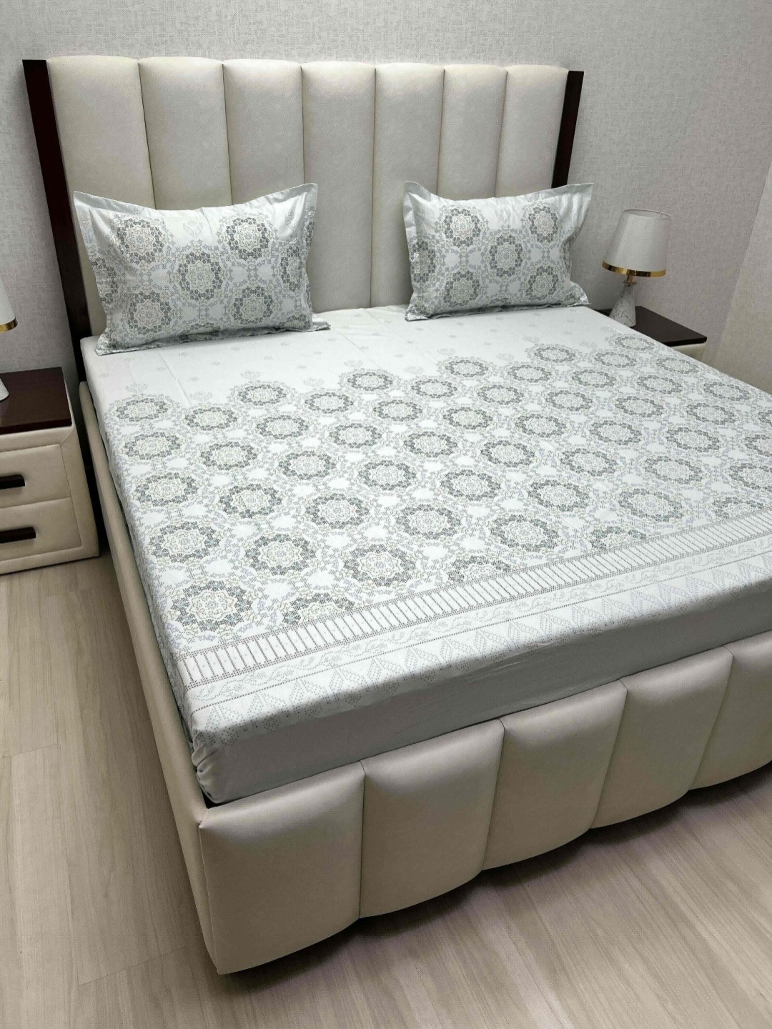 Pure Decor Royal Passion Grey Floral 220 TC Queen Bedsheet Set 2.28 m x 2.54 m, White
Pure Decor Royal Passion Grey Floral 220 TC Queen Bedsheet Set 2.28 m x 2.54 m, White