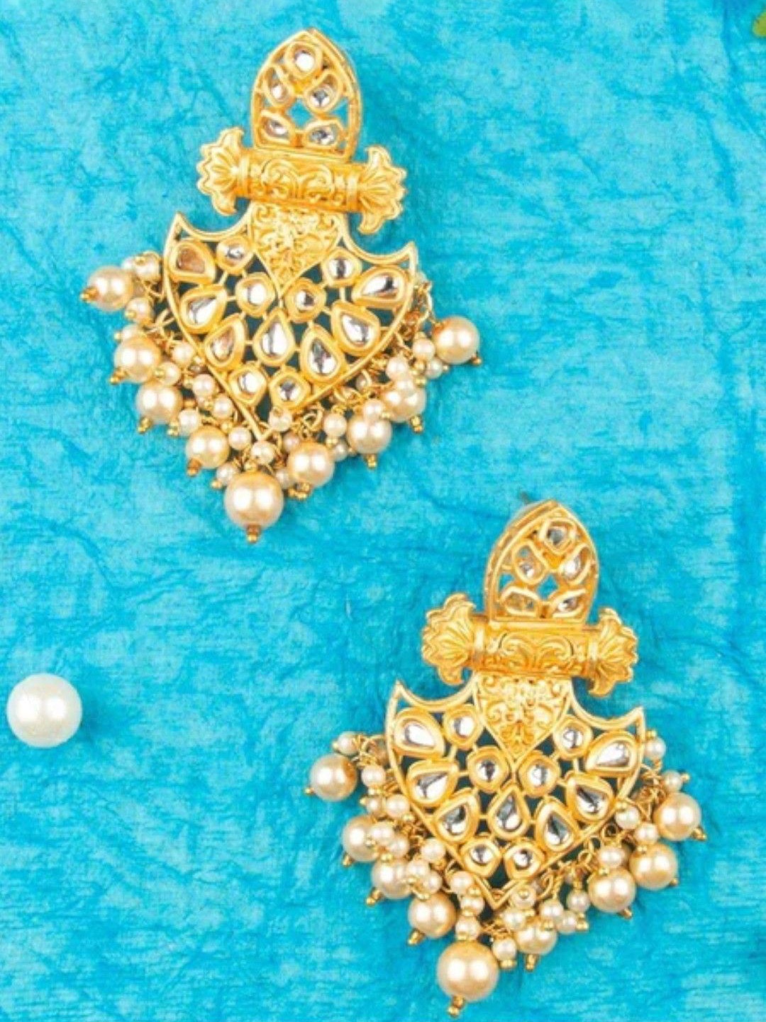 Anouk Gold-Plated Artificial Beaded And Kundan Studded Contemporary Shaped Drop Earrings
Anouk Gold-Plated Artificial Beaded And Kundan Studded Contemporary Shaped Drop Earrings
