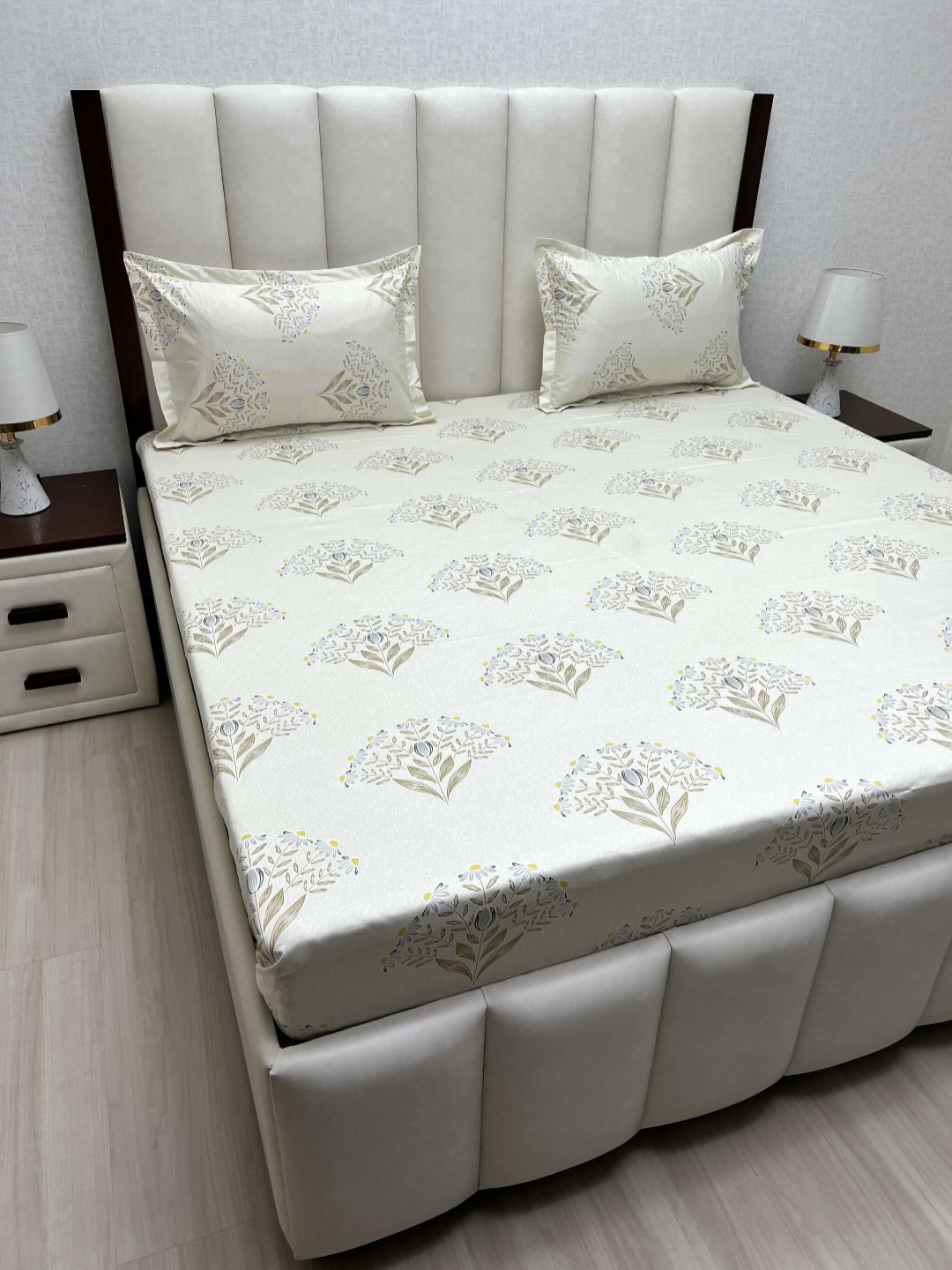 Pure Decor Royal Passion White Printed Pure Cotton 400TC Queen Bedsheet Set 2.28 x 2.54 m, Beige
Pure Decor Royal Passion White Printed Pure Cotton 400TC Queen Bedsheet Set 2.28 x 2.54 m, Beige