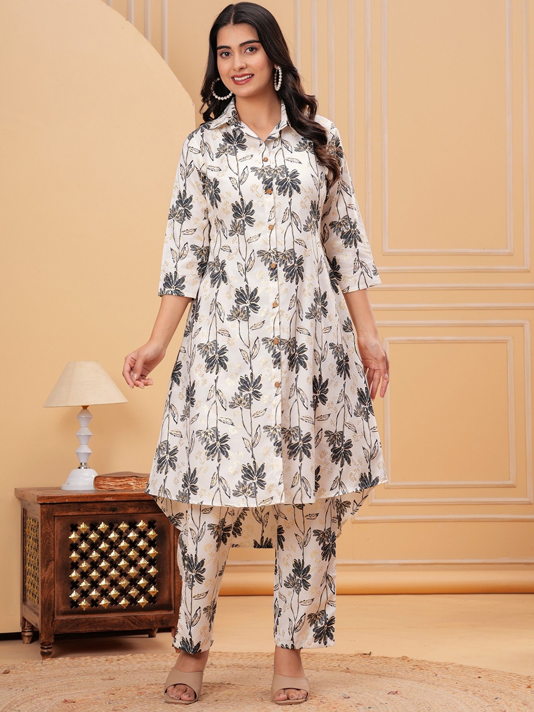PINGAKSH Floral Printed Shirt Collar Pure Cotton Straight Kurta With Trousers, White
PINGAKSH Floral Printed Shirt Collar Pure Cotton Straight Kurta With Trousers, White
