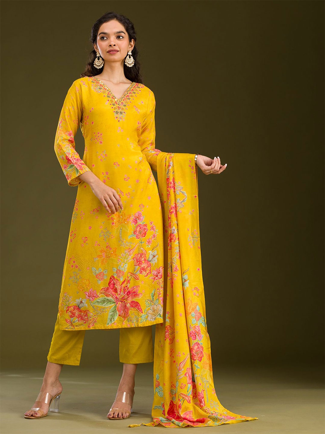 Koskii Women Floral Printed Regular Beads and Stones Pure Cotton Kurta with Trousers & With Dupatta, Yellow
Koskii Women Floral Printed Regular Beads and Stones Pure Cotton Kurta with Trousers & With Dupatta, Yellow
