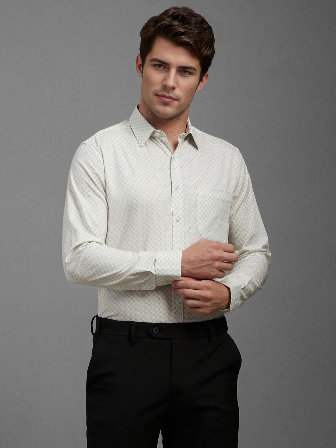 Louis Philippe Men Slim Fit Spread Collar Geometric Printed Cotton Formal Shirt, Cream
Louis Philippe Men Slim Fit Spread Collar Geometric Printed Cotton Formal Shirt, Cream