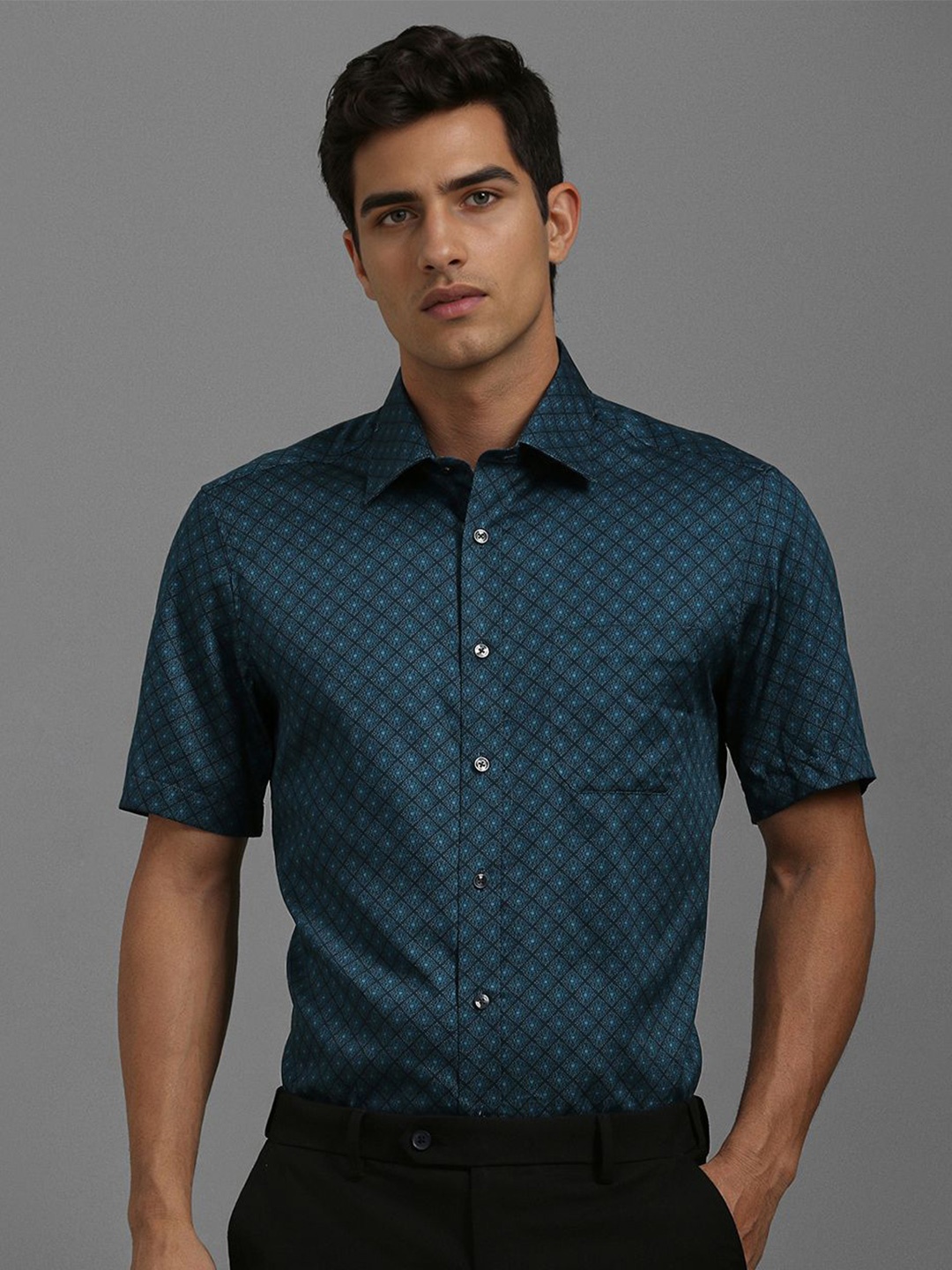 Louis Philippe Men Classic Fit Spread Collar Geometric Printed Cotton Formal Shirt, Olive
Louis Philippe Men Classic Fit Spread Collar Geometric Printed Cotton Formal Shirt, Olive