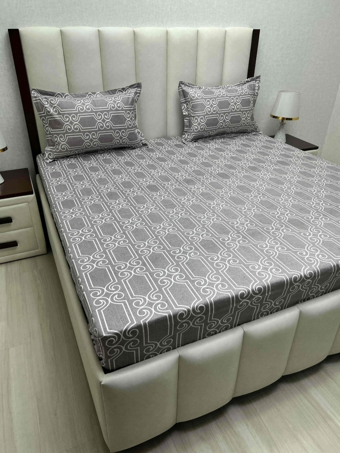 Pure Decor Royal Passion White Printed Cotton 230 TC Queen Bedsheet Set 2.28 m x 2.54 m, Purple
Pure Decor Royal Passion White Printed Cotton 230 TC Queen Bedsheet Set 2.28 m x 2.54 m, Purple