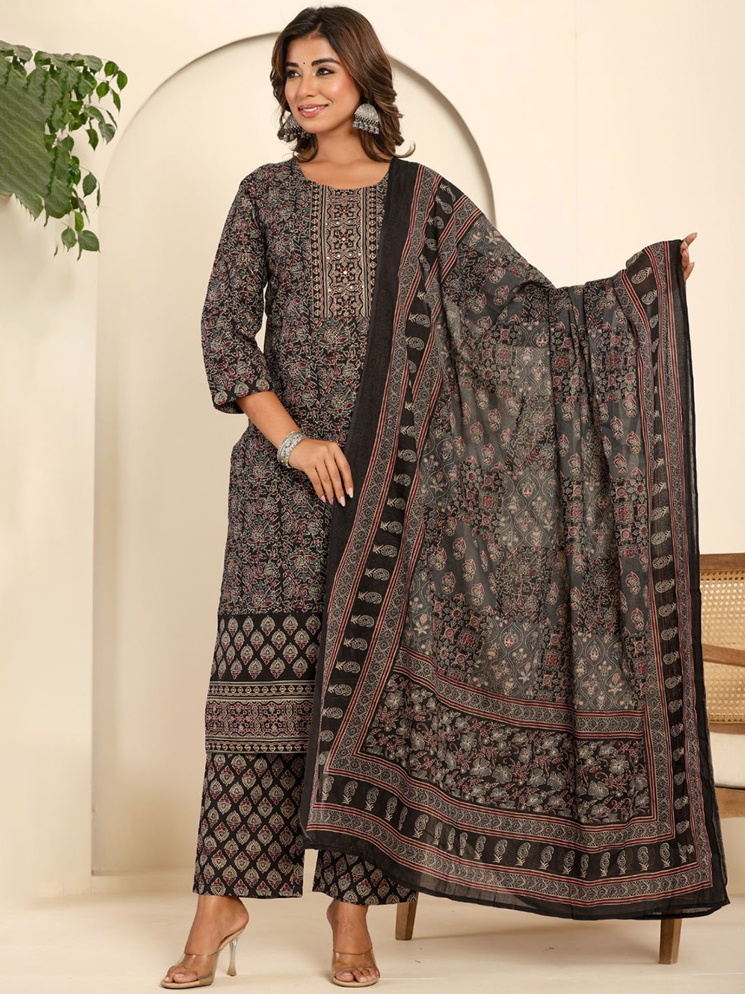 Do Dhaage Floral Ajrakh Printed Pure Cotton Straight Kurta With Trouser & Dupatta, Black
Do Dhaage Floral Ajrakh Printed Pure Cotton Straight Kurta With Trouser & Dupatta, Black