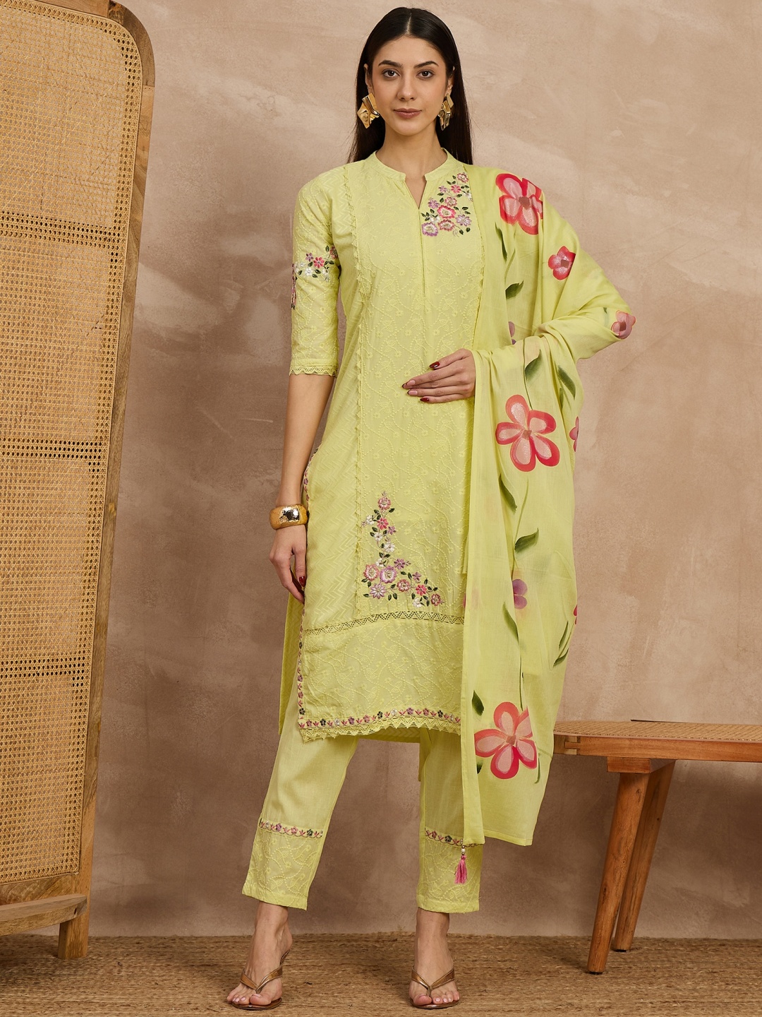 all about you Floral Embroidered Mandarin Collar Pure Cotton Kurta With Trousers & Dupatta, Yellow
all about you Floral Embroidered Mandarin Collar Pure Cotton Kurta With Trousers & Dupatta, Yellow