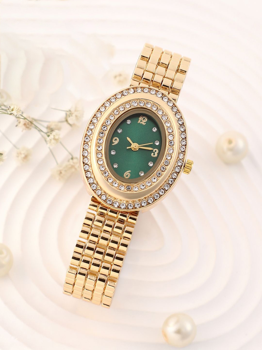 HAUTE SAUCE by Campus Sutra Women Embellished Dial & Stainless Steel Bracelet Style Straps Analogue Watch, Gold
HAUTE SAUCE by Campus Sutra Women Embellished Dial & Stainless Steel Bracelet Style Straps Analogue Watch, Gold
