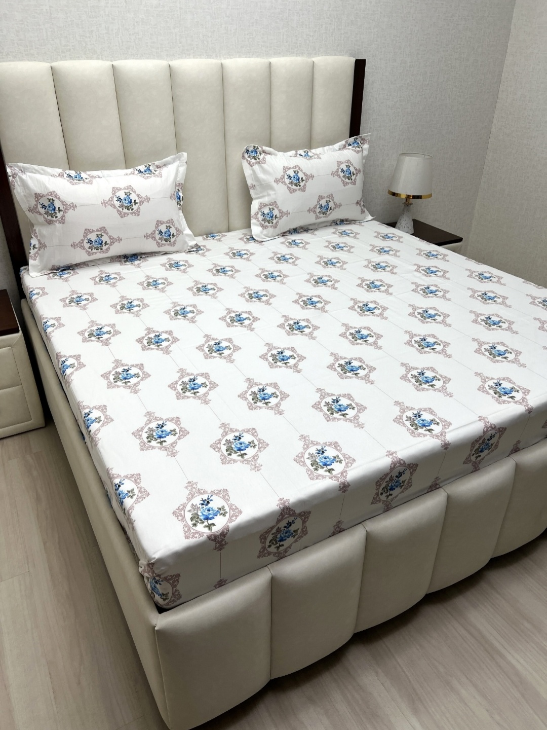 Pure Decor Royal Passion White Printed Cotton 300 TC Queen Bedsheet Set 2.28 m x 2.54 m
Pure Decor Royal Passion White Printed Cotton 300 TC Queen Bedsheet Set 2.28 m x 2.54 m