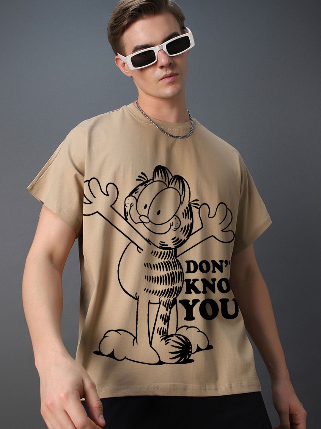 Bewakoof Men Garfield Graphic Printed Round Neck Pure Cotton Oversized T-shirt, Khaki
Bewakoof Men Garfield Graphic Printed Round Neck Pure Cotton Oversized T-shirt, Khaki