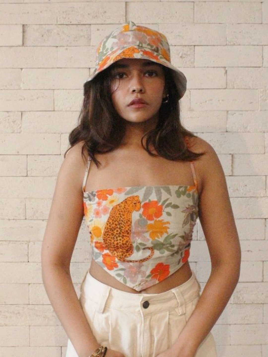 LABEL SUGAR Women Printed Organic Cotton Reversible Bandana Styled Back Crop Top, White
LABEL SUGAR Women Printed Organic Cotton Reversible Bandana Styled Back Crop Top, White