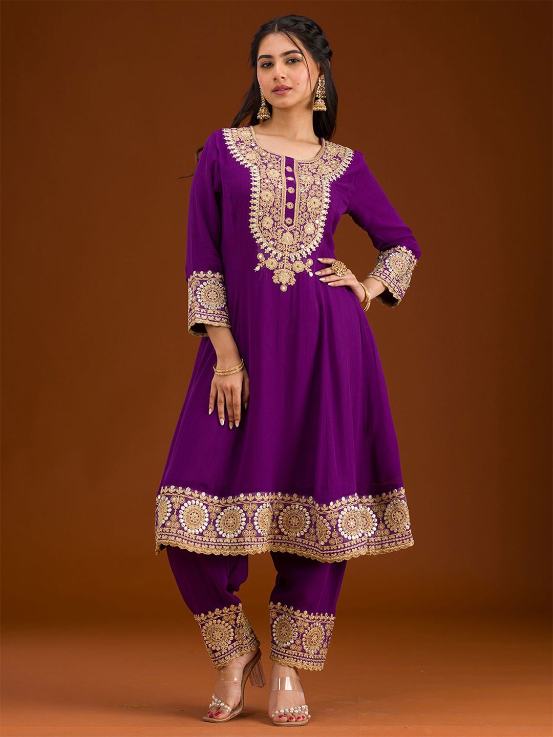 Koskii Women Floral Embroidered Regular Sequinned Kurta with Trousers & With Dupatta, Purple
Koskii Women Floral Embroidered Regular Sequinned Kurta with Trousers & With Dupatta, Purple