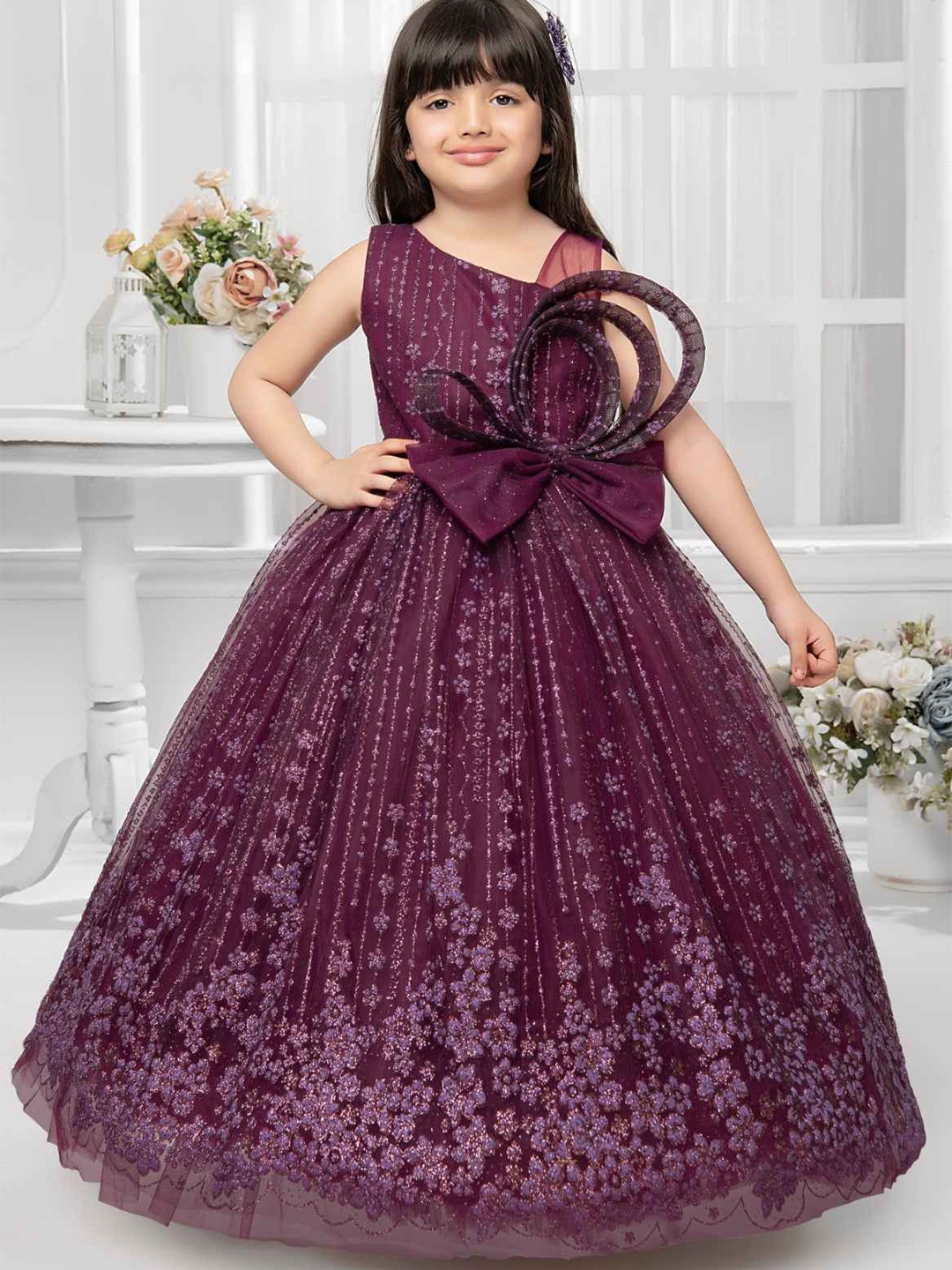 Lagorii Girls Sleeveless And Bow Embellished With Shimmer Printed Gown - Wine, Burgundy
Lagorii Girls Sleeveless And Bow Embellished With Shimmer Printed Gown - Wine, Burgundy