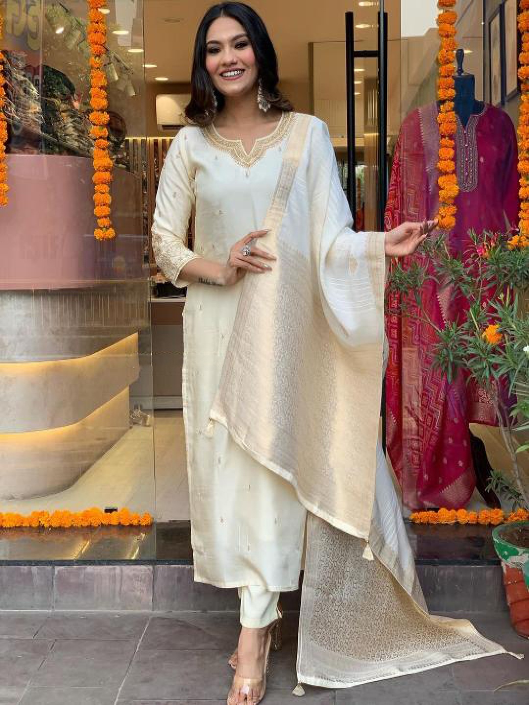 Moda Rapido Ethnic Motifs Embroidered Notch Neck Straight Kurta with trousers & Dupatta, White
Moda Rapido Ethnic Motifs Embroidered Notch Neck Straight Kurta with trousers & Dupatta, White