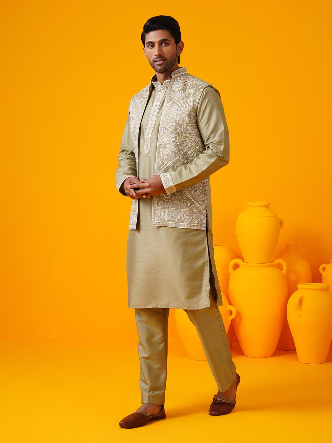 SOJANYA LUXE Ethnic Motifs Embroidered Mandarin Collar Straight Kurta & Trouser & Jacket, Green
SOJANYA LUXE Ethnic Motifs Embroidered Mandarin Collar Straight Kurta & Trouser & Jacket, Green