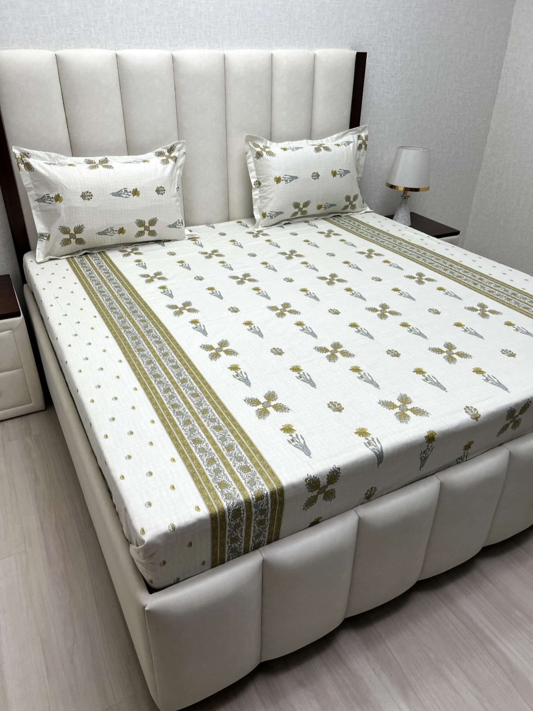 Pure Decor Royal Passion White Printed Pure Cotton 260TC Queen Bedsheet Sets 2.28m x 2.54m
Pure Decor Royal Passion White Printed Pure Cotton 260TC Queen Bedsheet Sets 2.28m x 2.54m
