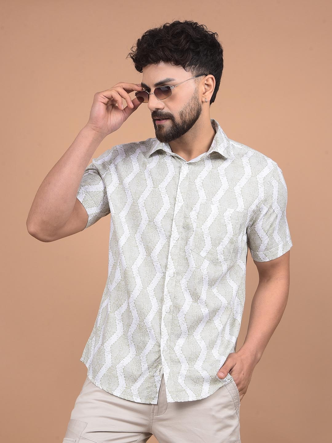 Crimsoune Club Men Premium Slim Fit Spread Collar Abstract Printed Cotton Casual Shirt, White
Crimsoune Club Men Premium Slim Fit Spread Collar Abstract Printed Cotton Casual Shirt, White