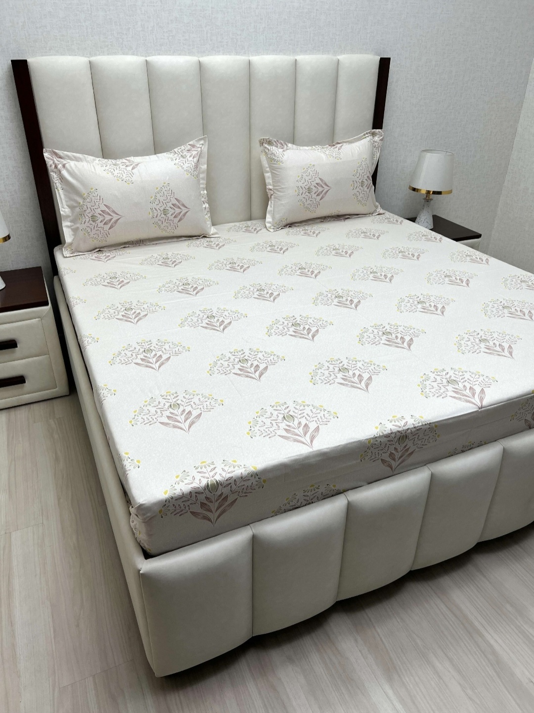 Pure Decor Royal Passion White Printed Cotton 230 TC Queen Bedsheet Set 2.28 m x 2.54 m
Pure Decor Royal Passion White Printed Cotton 230 TC Queen Bedsheet Set 2.28 m x 2.54 m