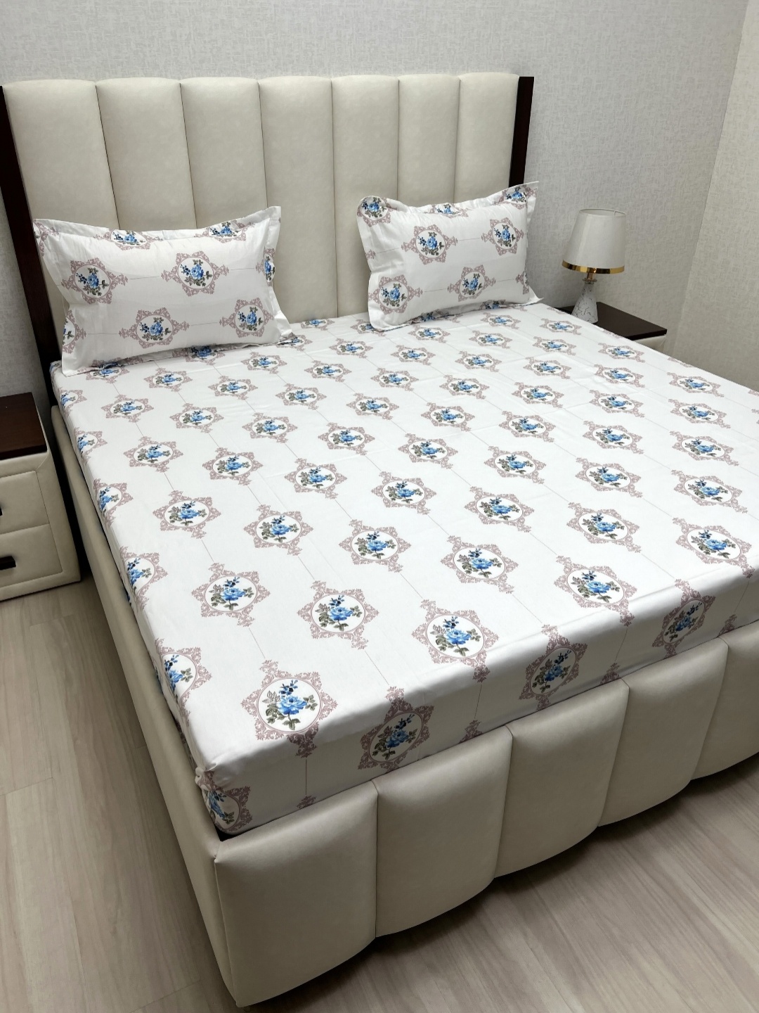 Pure Decor Royal Passion White 260 TC Pure Cotton Queen Bedsheet Set- 2.28m x 2.54m
Pure Decor Royal Passion White 260 TC Pure Cotton Queen Bedsheet Set- 2.28m x 2.54m