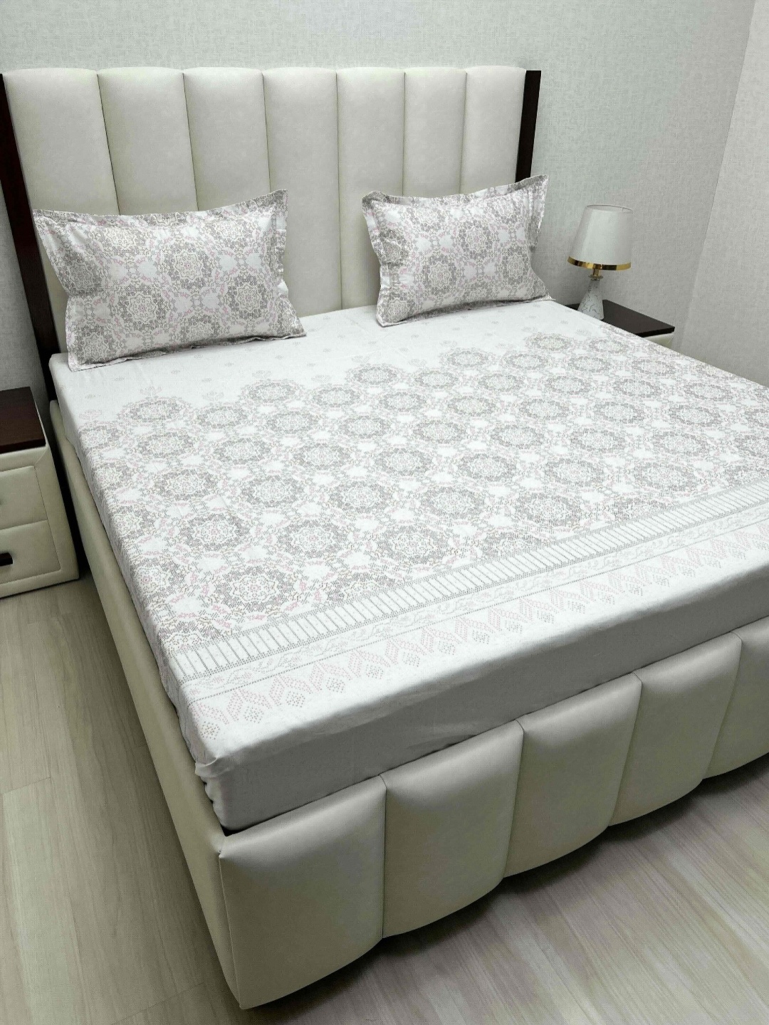 Pure Decor Royal Passion White & Grey Floral 250 TC Queen Bedsheet Set 2.28 m x 2.54 m
Pure Decor Royal Passion White & Grey Floral 250 TC Queen Bedsheet Set 2.28 m x 2.54 m