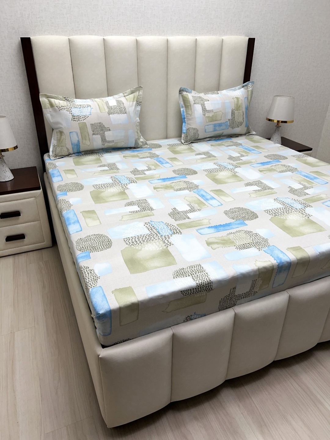 Pure Decor Royal Passion Grey Printed 350TC Pure Cotton Queen Bedsheet Set 2.28mx2.54m
Pure Decor Royal Passion Grey Printed 350TC Pure Cotton Queen Bedsheet Set 2.28mx2.54m