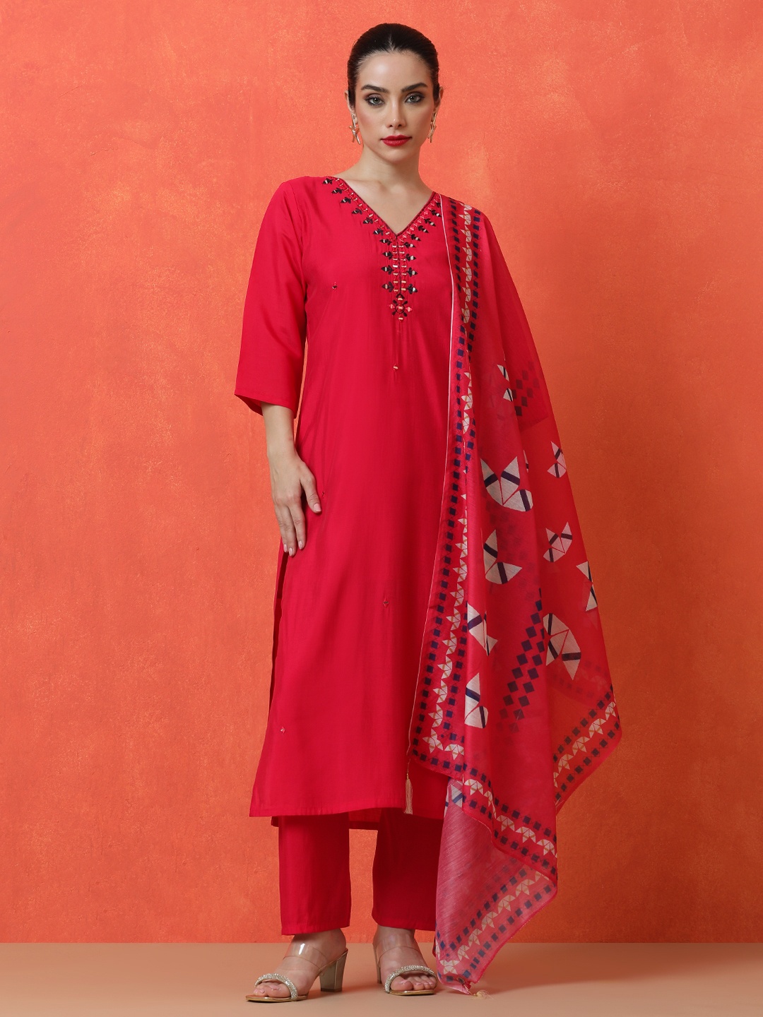 Jaipur Kurti Floral Embroidered V-Neck Mirror Work Straight Kurta With Trousers & Dupatta, Pink
Jaipur Kurti Floral Embroidered V-Neck Mirror Work Straight Kurta With Trousers & Dupatta, Pink