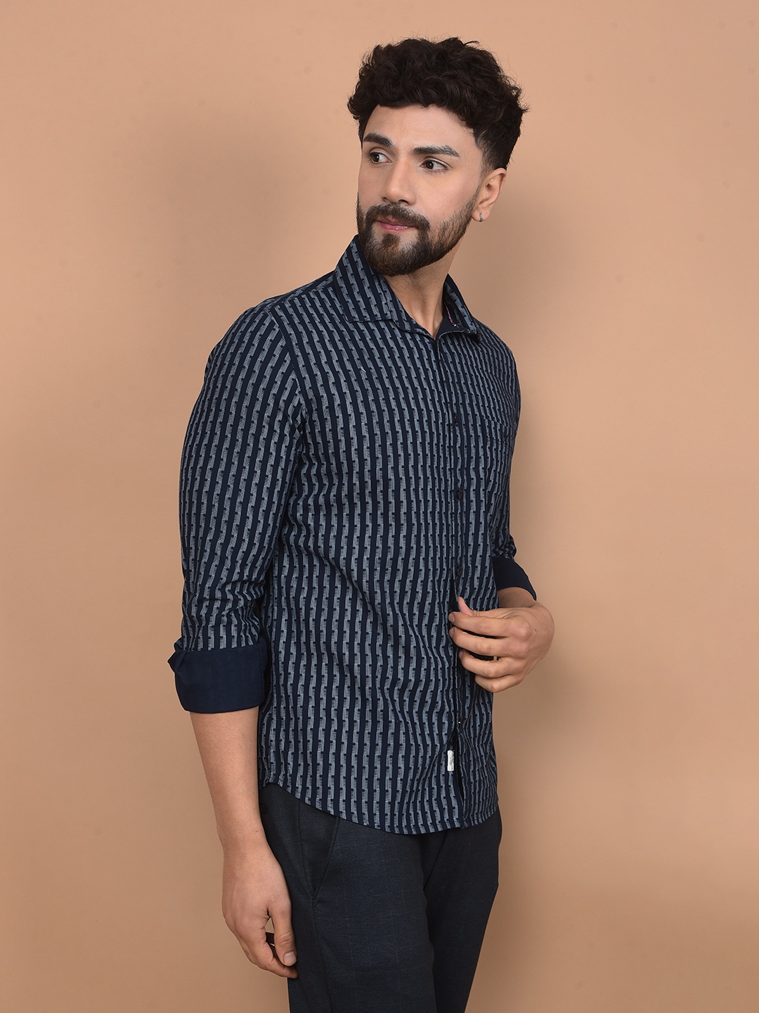 Crimsoune Club Men Premium Slim Fit Spread Collar Geometric Printed Cotton Casual Shirt, Navy blue
Crimsoune Club Men Premium Slim Fit Spread Collar Geometric Printed Cotton Casual Shirt, Navy blue