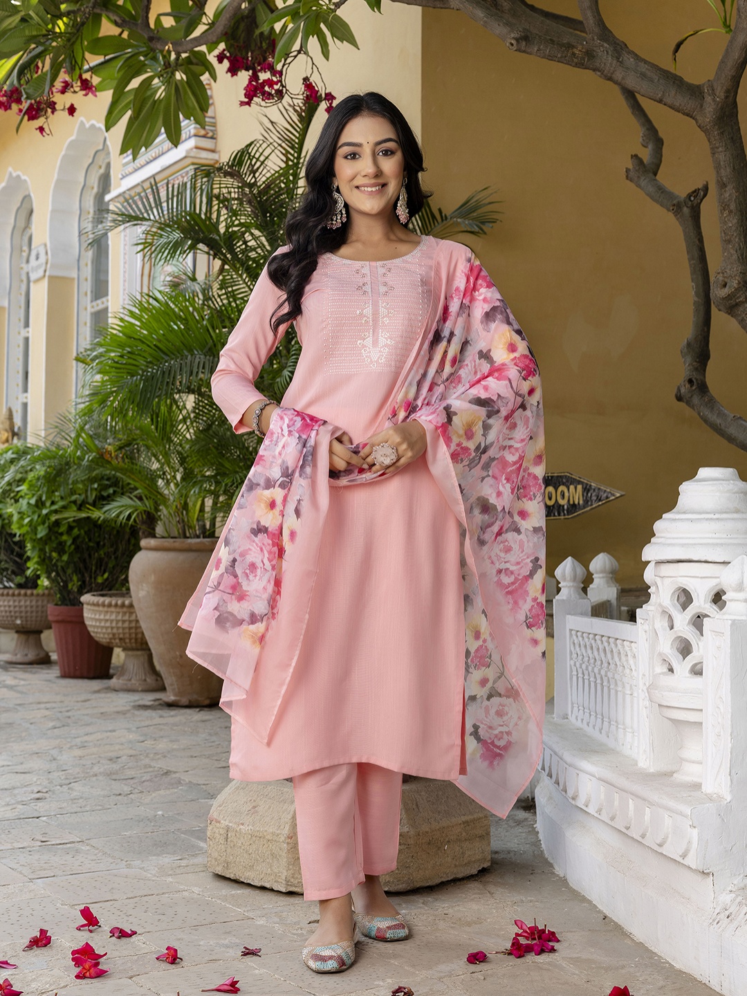 Navlik Women Floral Embroidered Regular Kurta with Trousers & With Dupatta, Pink
Navlik Women Floral Embroidered Regular Kurta with Trousers & With Dupatta, Pink