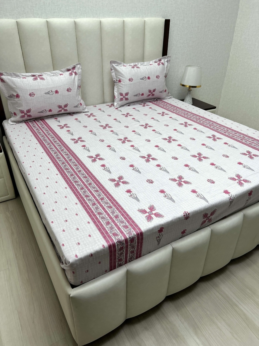 Pure Decor Royal Passion Pink Printed Pure Cotton 300 TC Queen Bedsheet Set 2.28m x 2.54m
Pure Decor Royal Passion Pink Printed Pure Cotton 300 TC Queen Bedsheet Set 2.28m x 2.54m