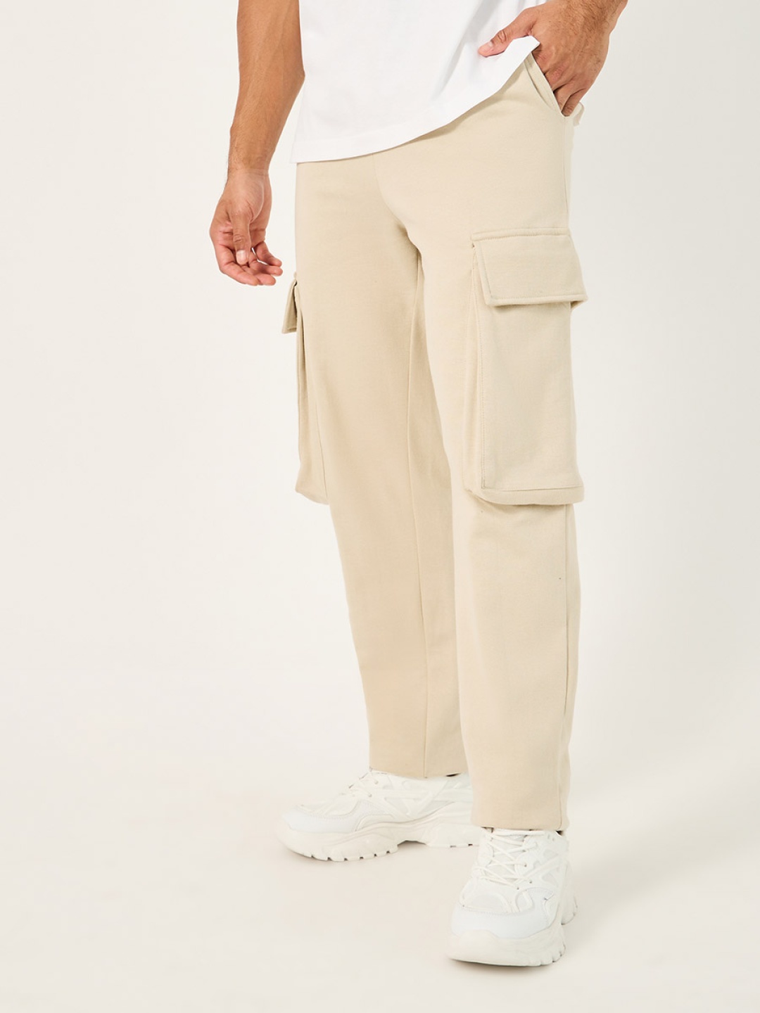Styli Men Solid Oversized Open Hem Pure Cotton Jogger With Baggy Cargo Pockets, Beige
Styli Men Solid Oversized Open Hem Pure Cotton Jogger With Baggy Cargo Pockets, Beige