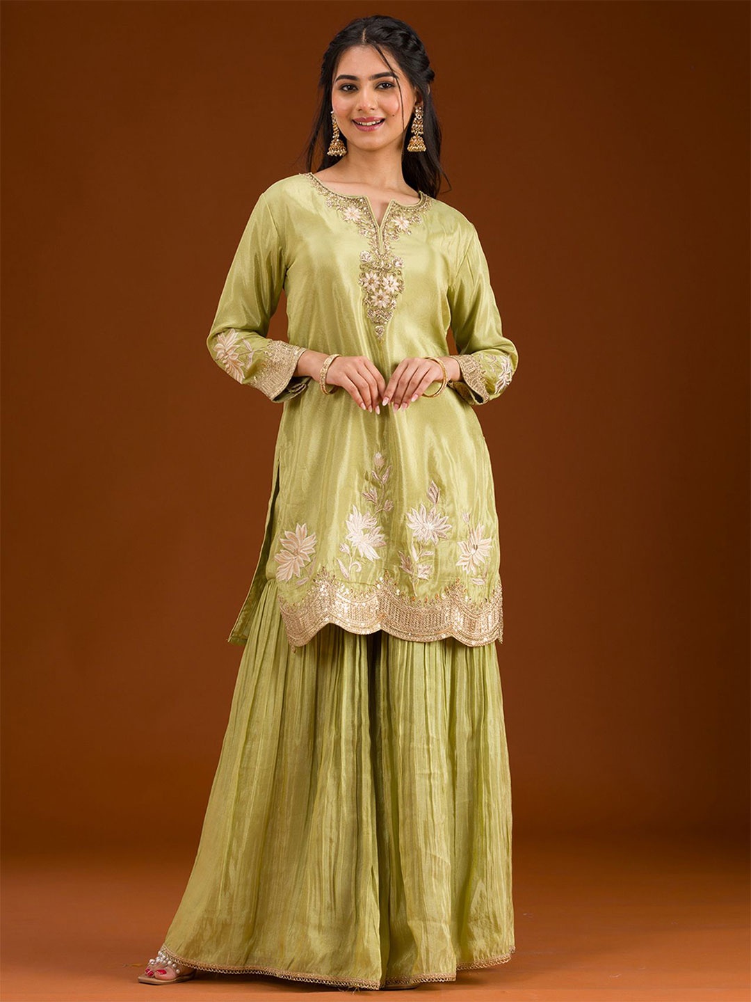 Koskii Women Floral Embroidered Regular Thread Work Kurti with Sharara & With Dupatta, Green
Koskii Women Floral Embroidered Regular Thread Work Kurti with Sharara & With Dupatta, Green
