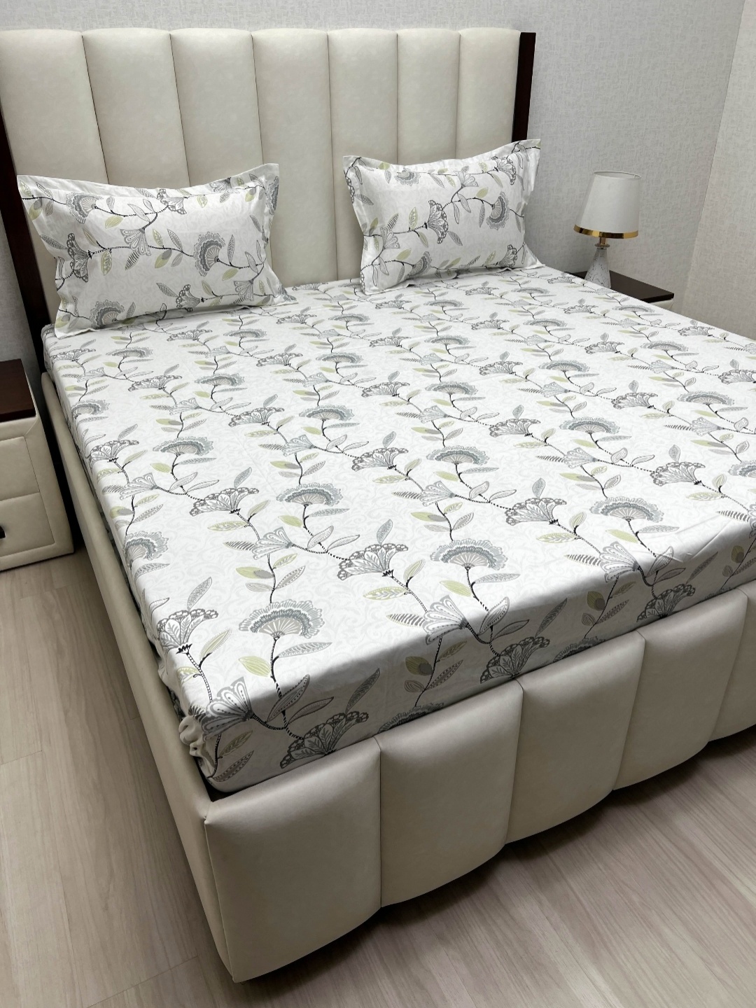 Pure Decor Royal Passion White Printed Cotton 350 TC Queen Bedsheet Set- 2.28 m x 2.54 m
Pure Decor Royal Passion White Printed Cotton 350 TC Queen Bedsheet Set- 2.28 m x 2.54 m