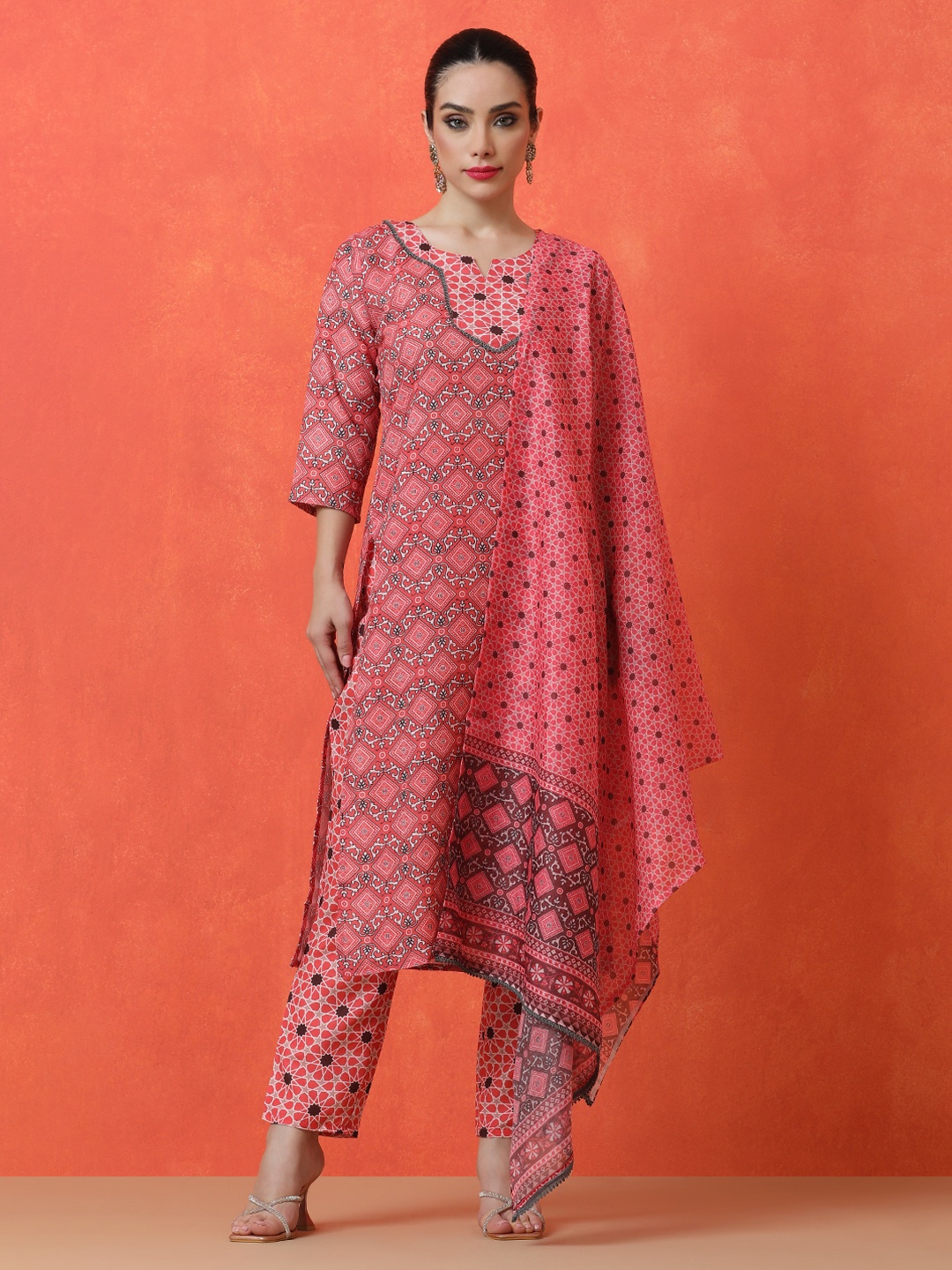 Jaipur Kurti Floral Printed Notch Neck Geometric Straight Kurta With Trousers And Dupatta, Pink
Jaipur Kurti Floral Printed Notch Neck Geometric Straight Kurta With Trousers And Dupatta, Pink